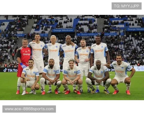 马赛足球队历史上的顶尖球星及其在球队中的传奇表现